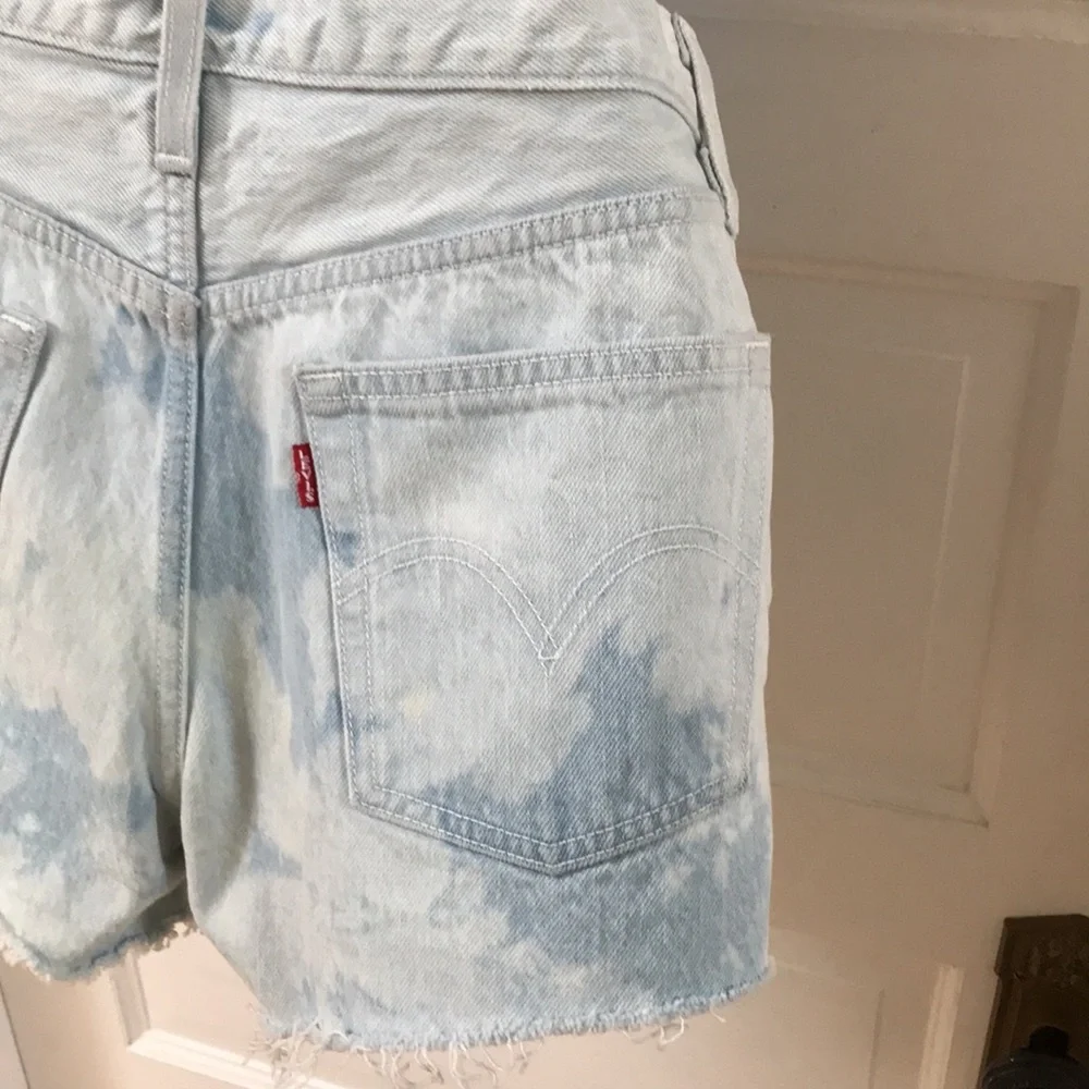 Premium Levi's sz 27 501 jean shorts Light blue bleached distressed - Picture 6 of 9